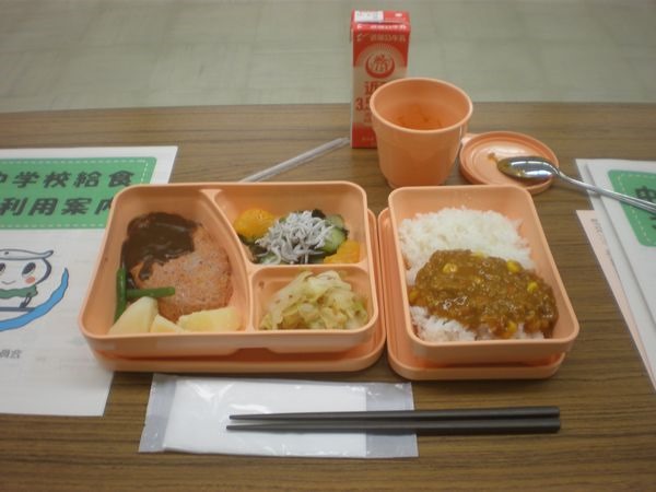 逗子市立中学校給食の試食会　いよいよ10月14日から始まります。
