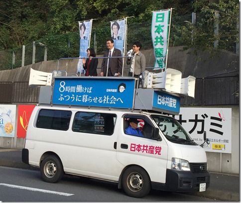 逗子・葉山議員団が街頭宣伝で、安倍政権批判と議会報告をしました。